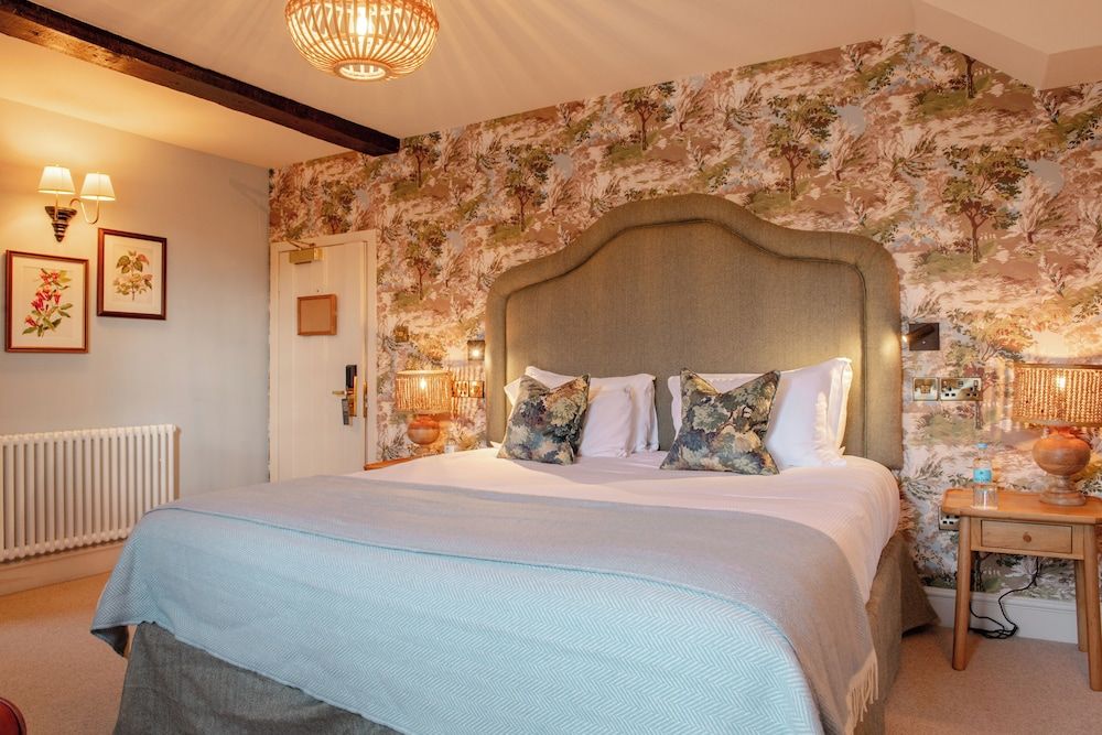 Manor House Hotel Deluxe Room 2