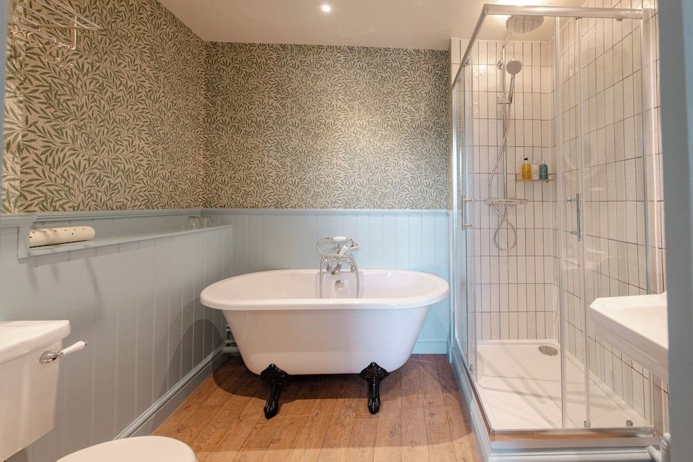 Manor House Hotel Deluxe Room 8