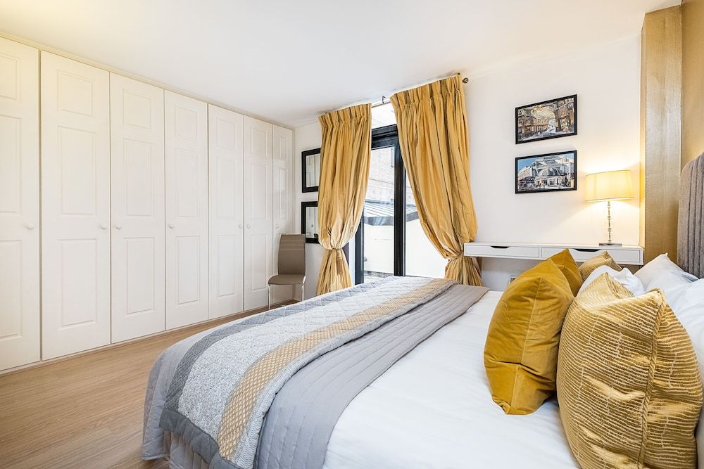 Point West Apartment, 2 Bedrooms 7