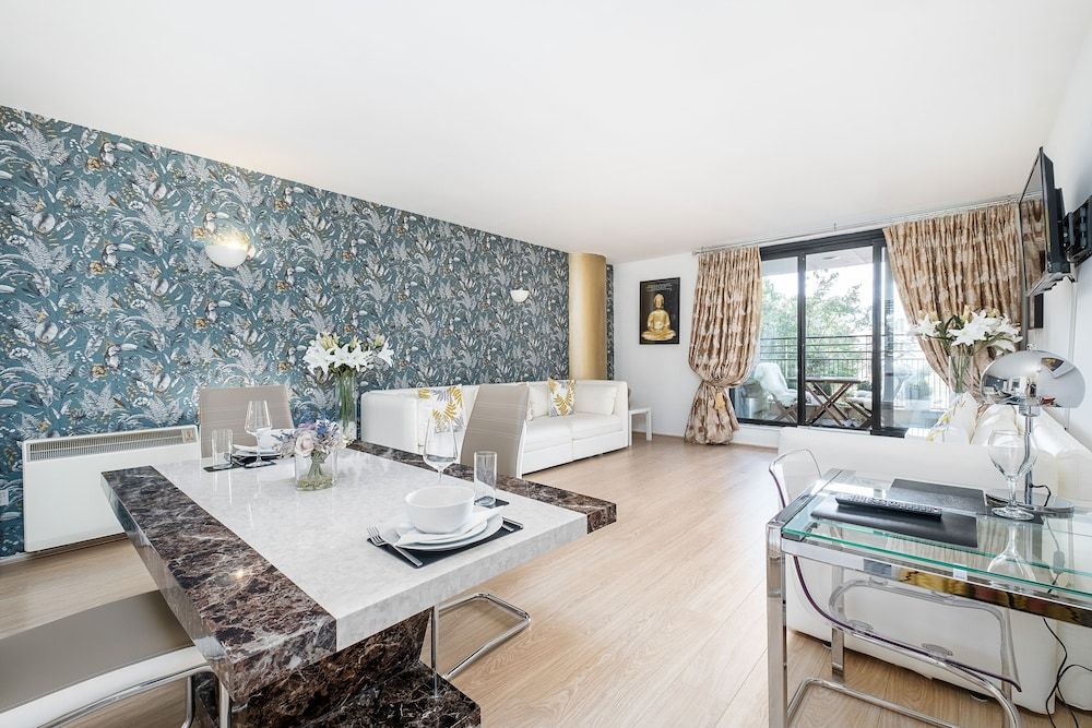 Point West Apartment, 2 Bedrooms 16