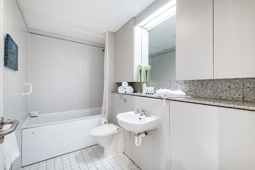 Point West Apartment, 2 Bedrooms 23