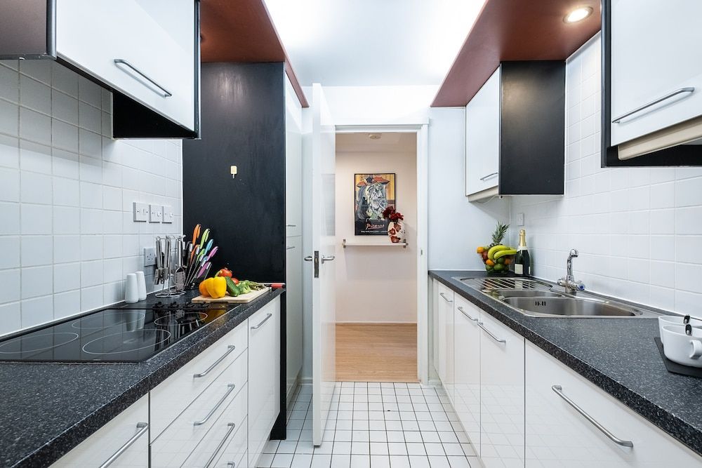 Point West Apartment, 2 Bedrooms 12