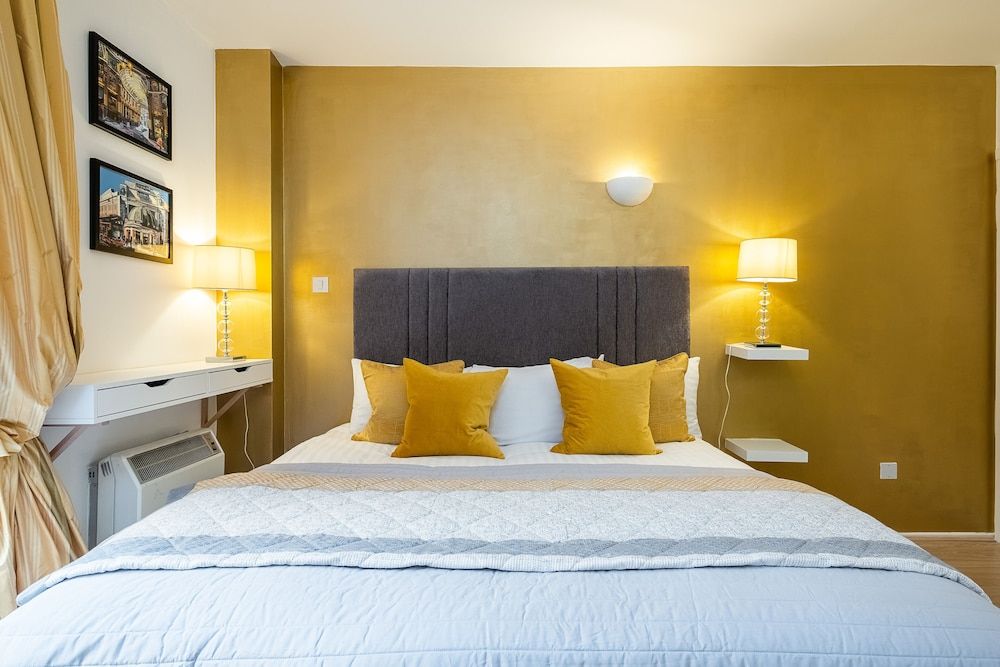 Point West Apartment, 2 Bedrooms 8