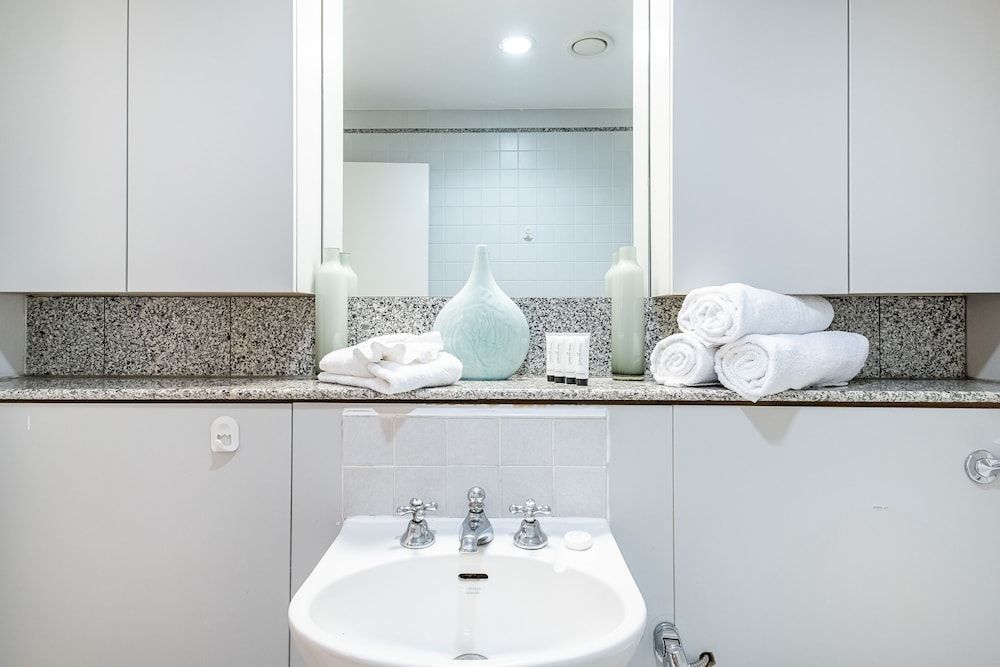 Point West Apartment, 2 Bedrooms 25