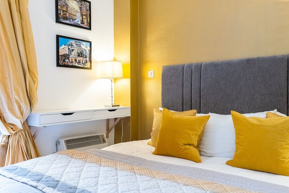 Point West Apartment, 2 Bedrooms 9