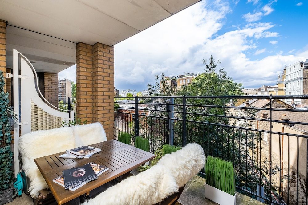 Point West Apartment, 2 Bedrooms 18