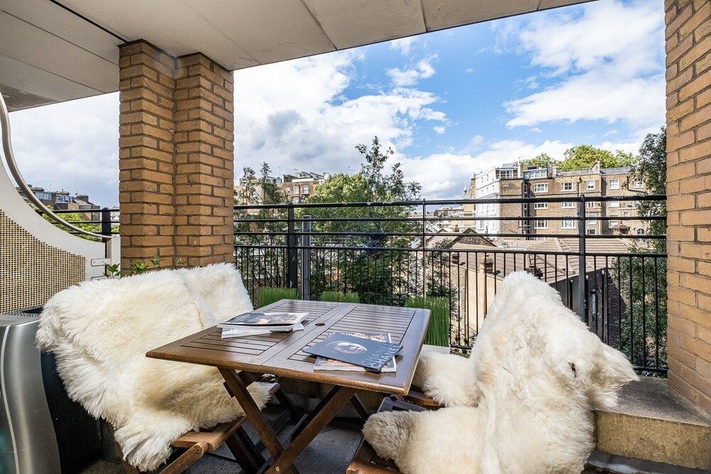 Point West Apartment, 2 Bedrooms 17