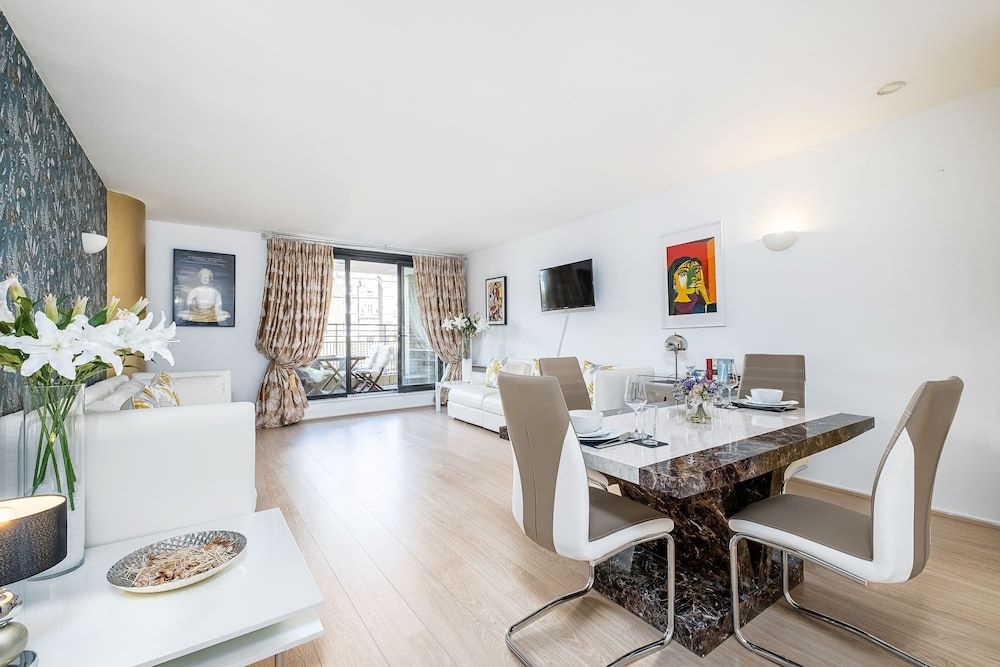 Point West Apartment, 2 Bedrooms 15