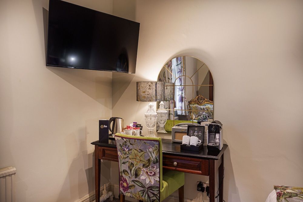 Wynnstay Hotel, Oswestry, Shropshire Classic Double Room 6