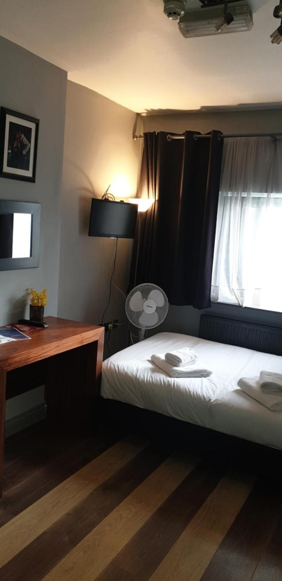 Bennetts Hotel Double Room with Private Bathroom