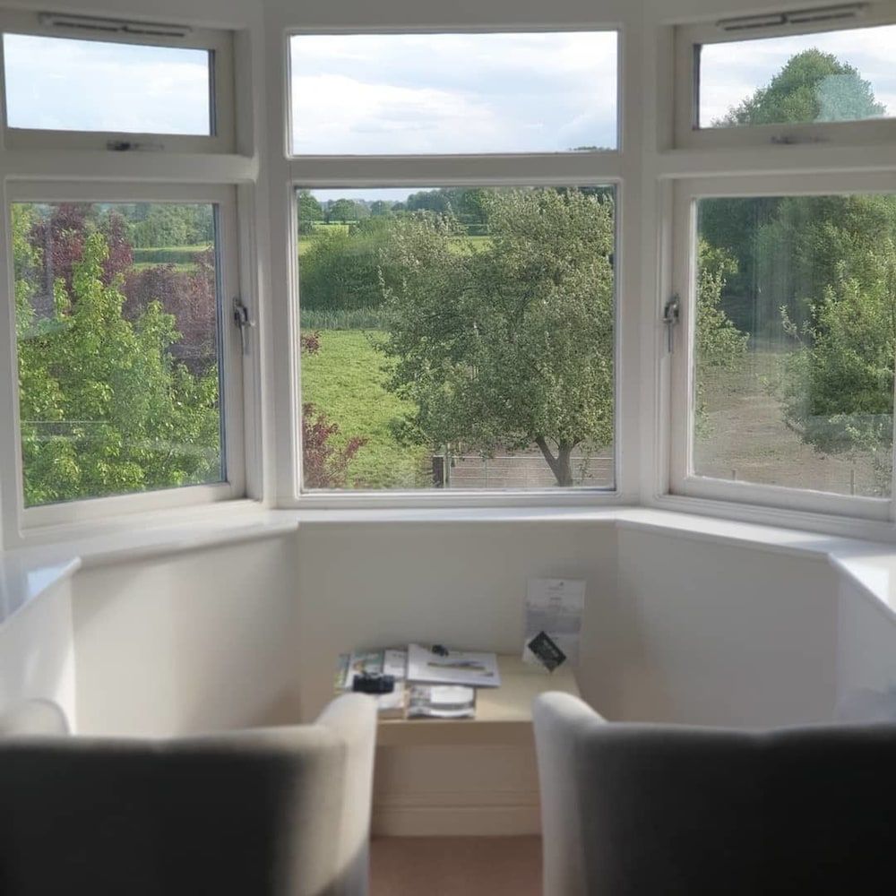 The Moorhead Bed & Breakfast Deluxe King Room with Garden View 9