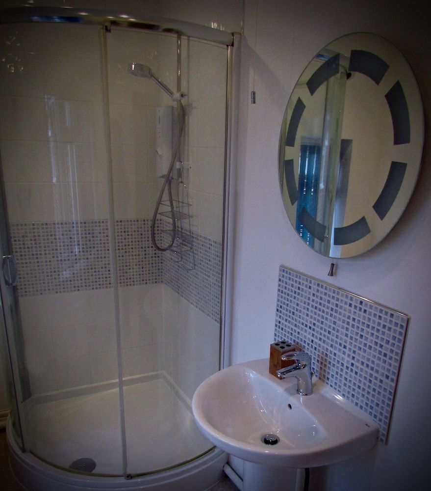 The Moorhead Bed & Breakfast Deluxe King Room with Garden View 7