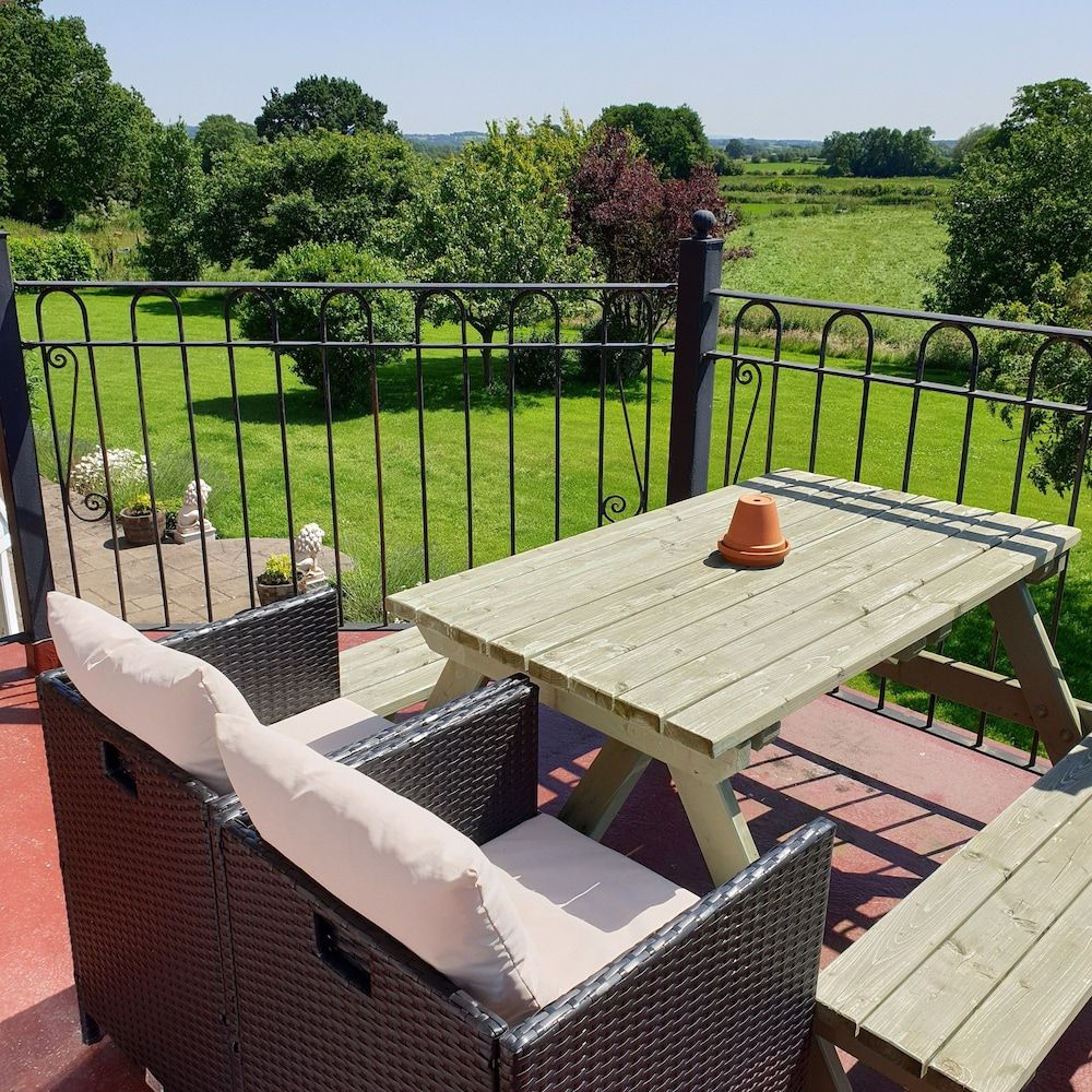 The Moorhead Bed & Breakfast Executive Double Room, 1 King Bed, Balcony, Garden View 8