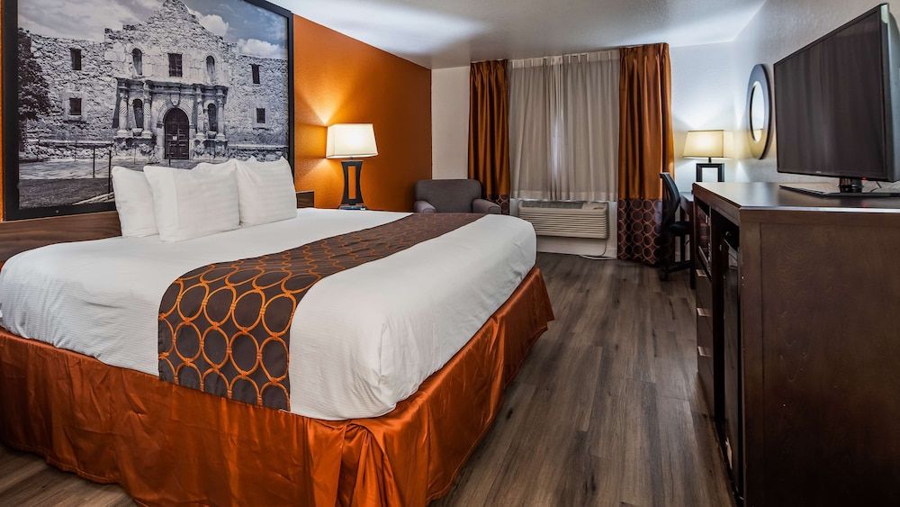 Standard Room, 1 King Bed, Accessible, Non Smoking