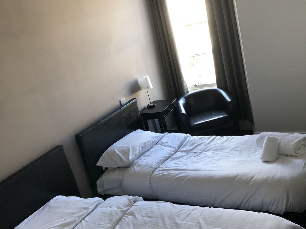 The Cornubia Inn Classic Twin Room, Ensuite