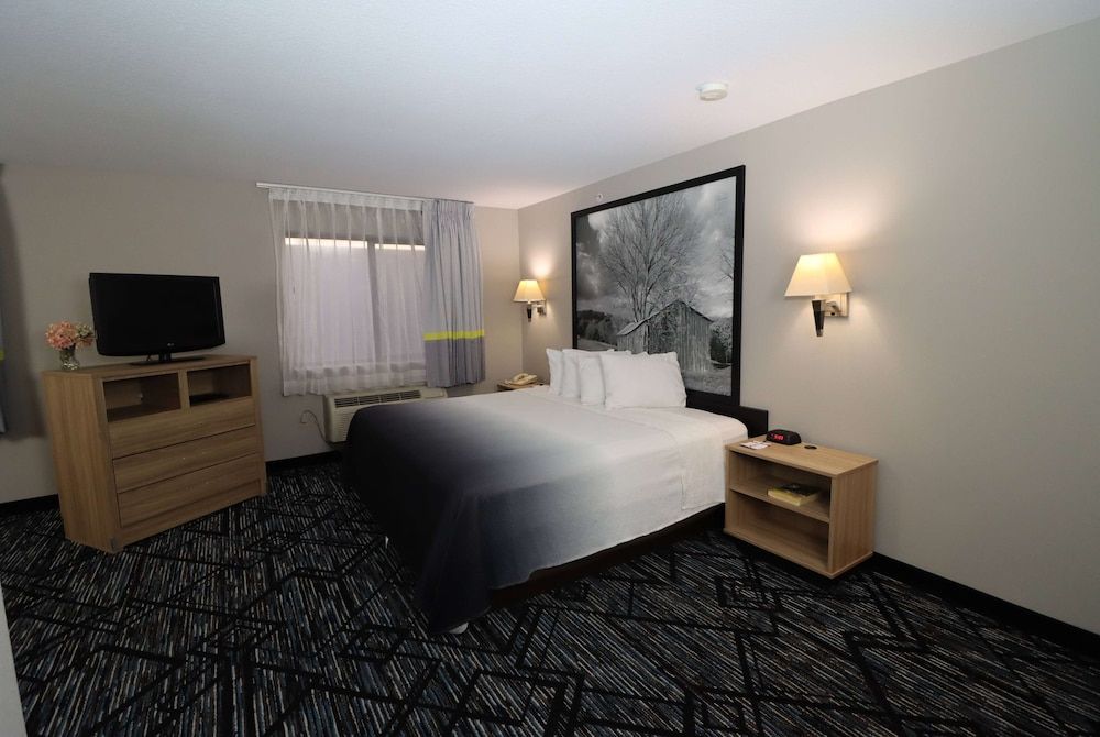 Studio Suite, 1 King Bed, Accessible, Non Smoking (Mobility Accessible)