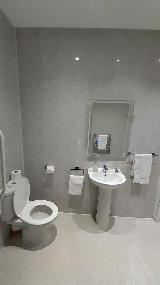 Astala Guesthouse Standard Twin Room, Ensuite 2