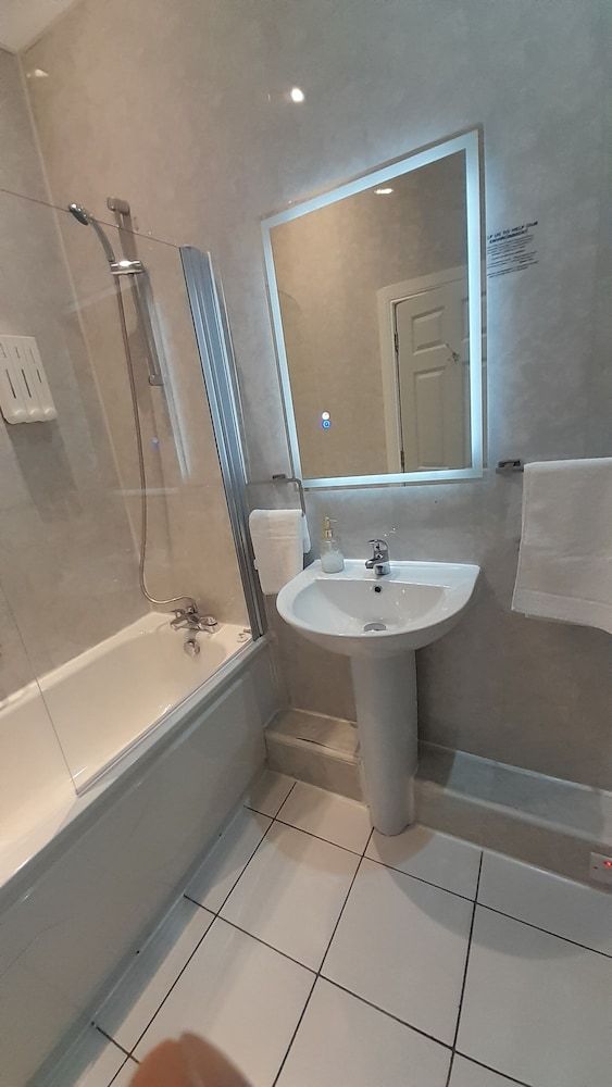 Astala Guesthouse Standard Double Room, Ensuite 3