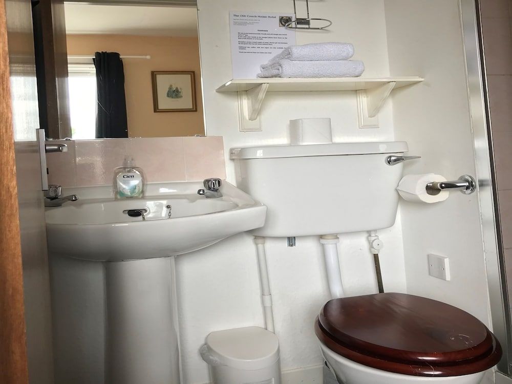 The Old Coach House Hotel Standard Double Room, Ensuite 6