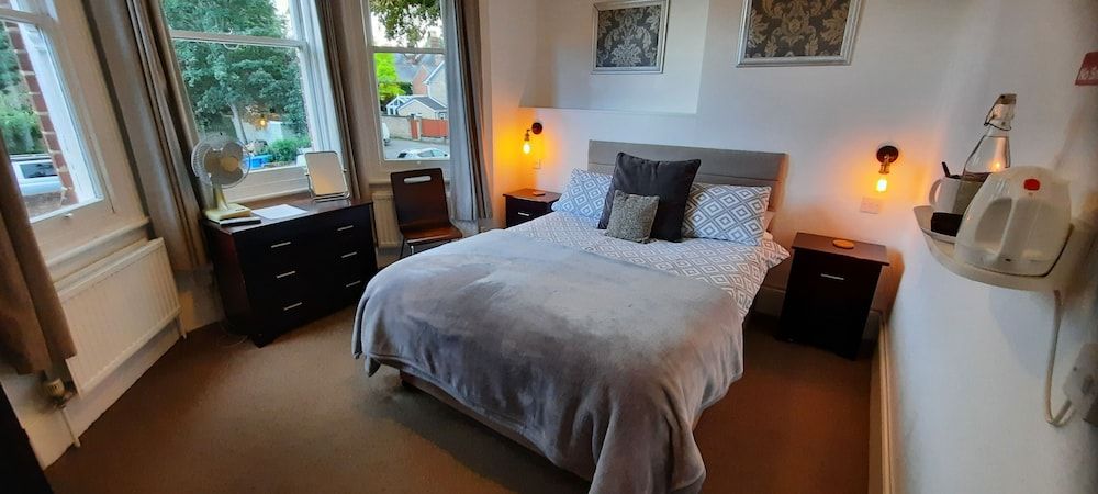 Colebrook Guest House Deluxe Double Room, Ensuite 4