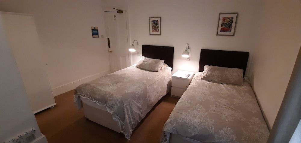 Colebrook Guest House Standard Twin Room, Ensuite 2