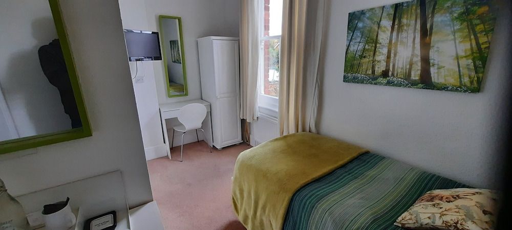 Colebrook Guest House Standard Single Room, Ensuite (small budget room) 7