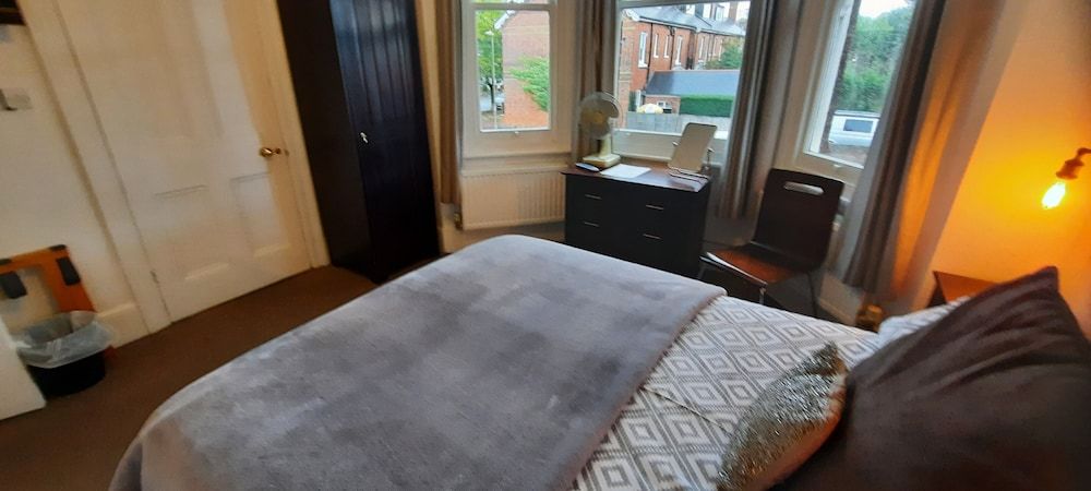 Colebrook Guest House Deluxe Double Room, Ensuite 6