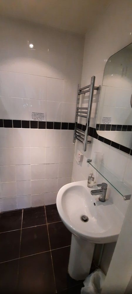 Colebrook Guest House Standard Single Room, Ensuite (small budget room) 5