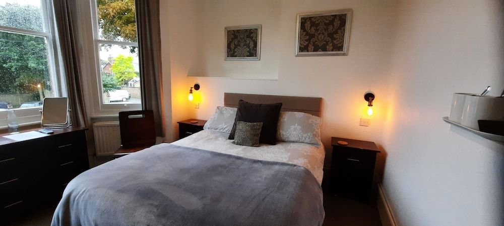 Colebrook Guest House Deluxe Double Room, Ensuite 3