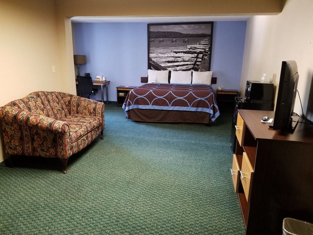 Deluxe Studio Suite, 1 King Bed, Non Smoking