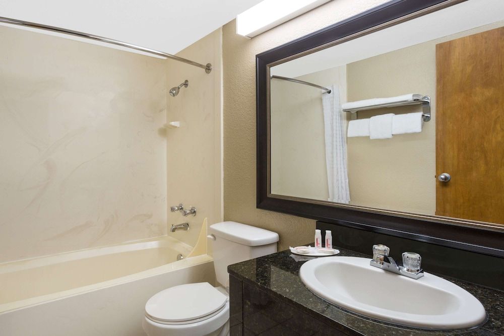 Deluxe Studio Suite, 1 King Bed, Non Smoking