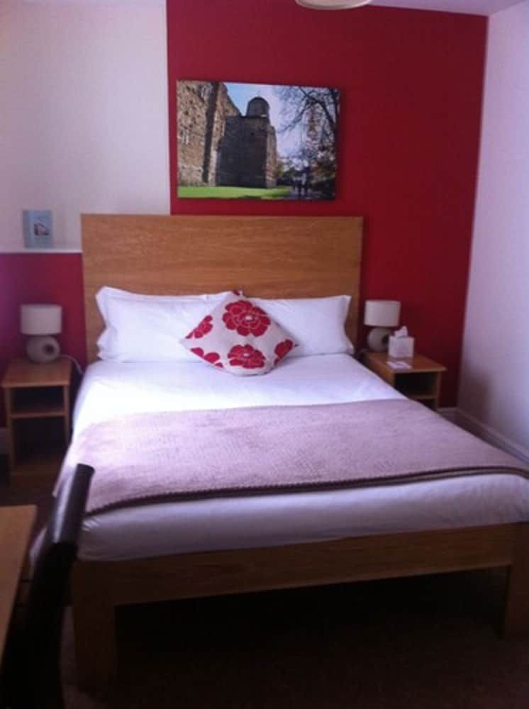 North Hill Hotel Basic Double Room 3