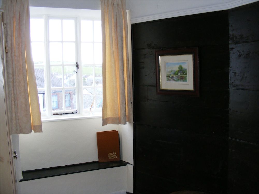 The Tree Inn Single Room 2