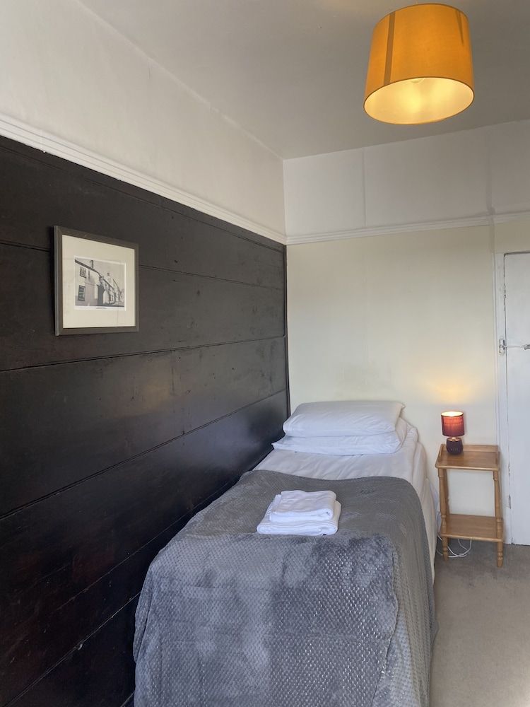 The Tree Inn Single Room 4