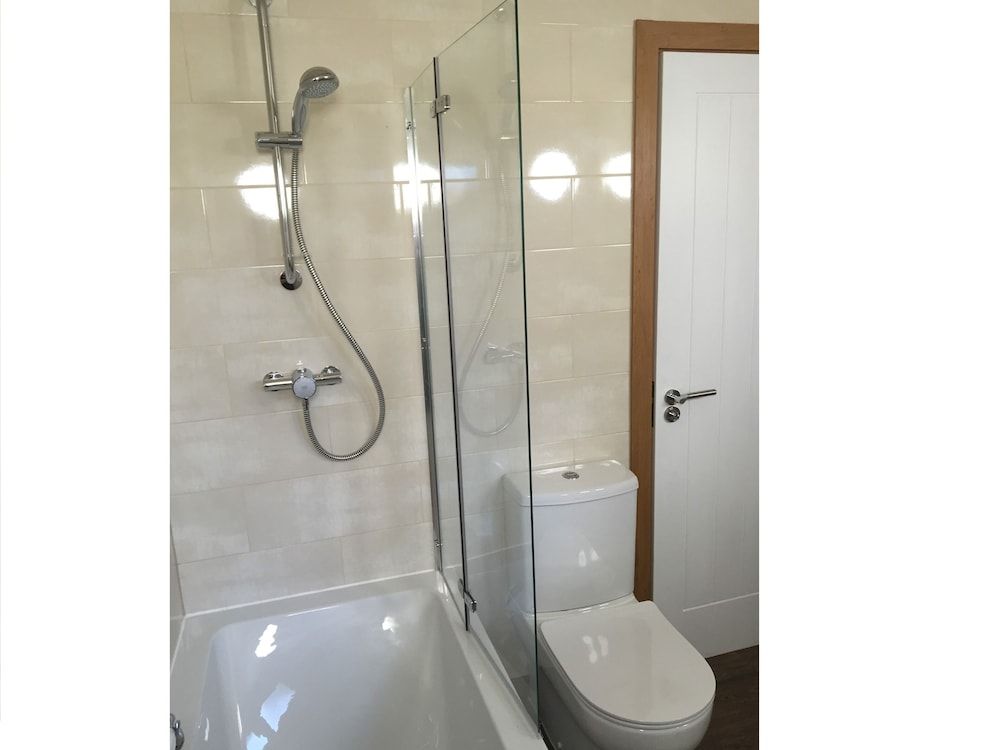 Shellow Lane Lodges Apartment, Private Bathroom (Oak Lodge) 5