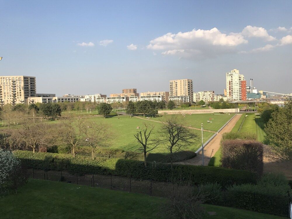 Nice and private rooms Single Room, Park View, Garden Area 9