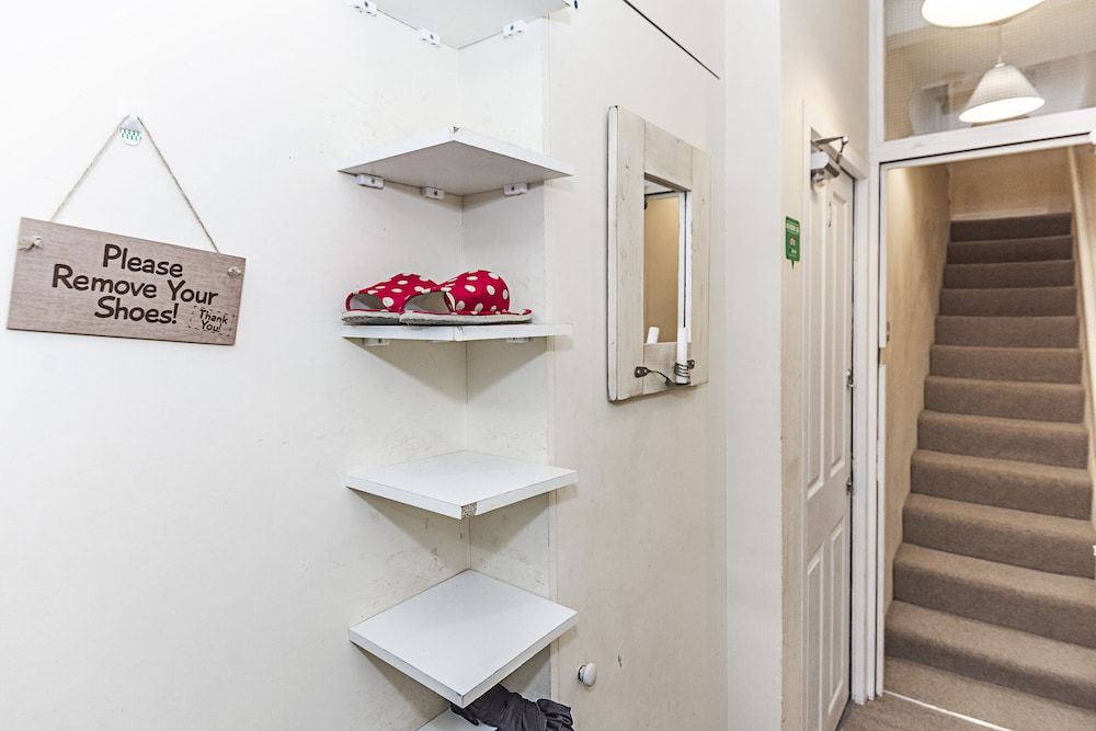 Greyhound Road Rooms Deluxe Room, 1 King Bed, Shared Bathroom (Room 3) 10