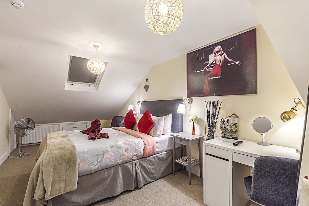 undefined Greyhound Road Rooms 10