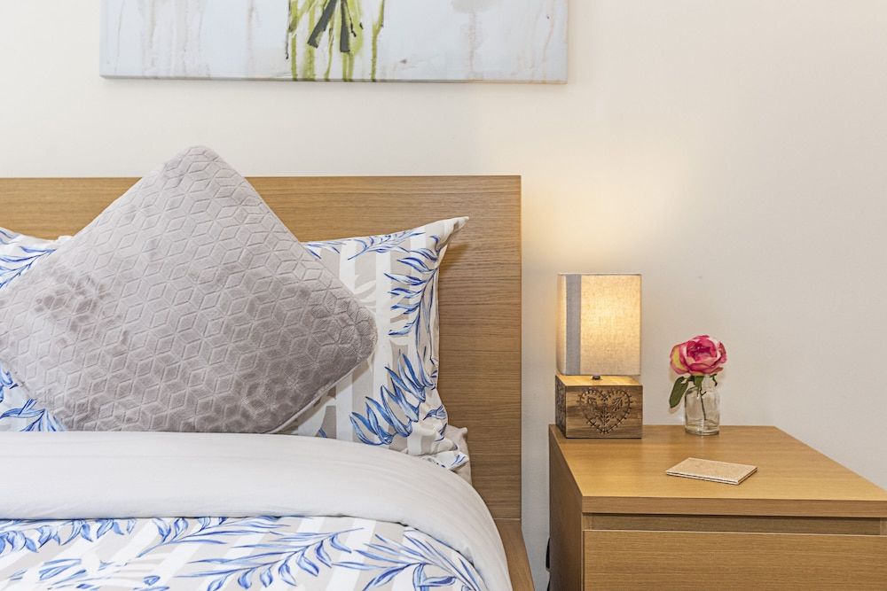 Greyhound Road Rooms Deluxe Room, 1 King Bed, Shared Bathroom (Room 3) 8