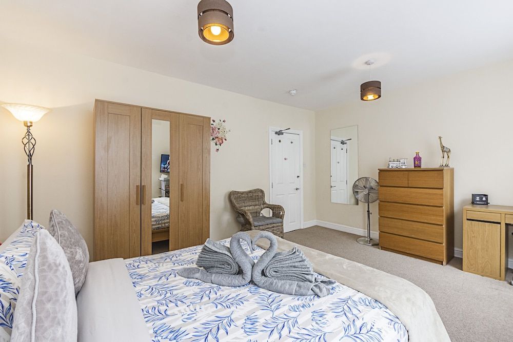 Greyhound Road Rooms Deluxe Room, 1 King Bed, Shared Bathroom (Room 3) 6