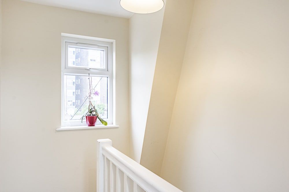 Greyhound Road Rooms Deluxe Room, 1 King Bed, Shared Bathroom (Room 3) 15