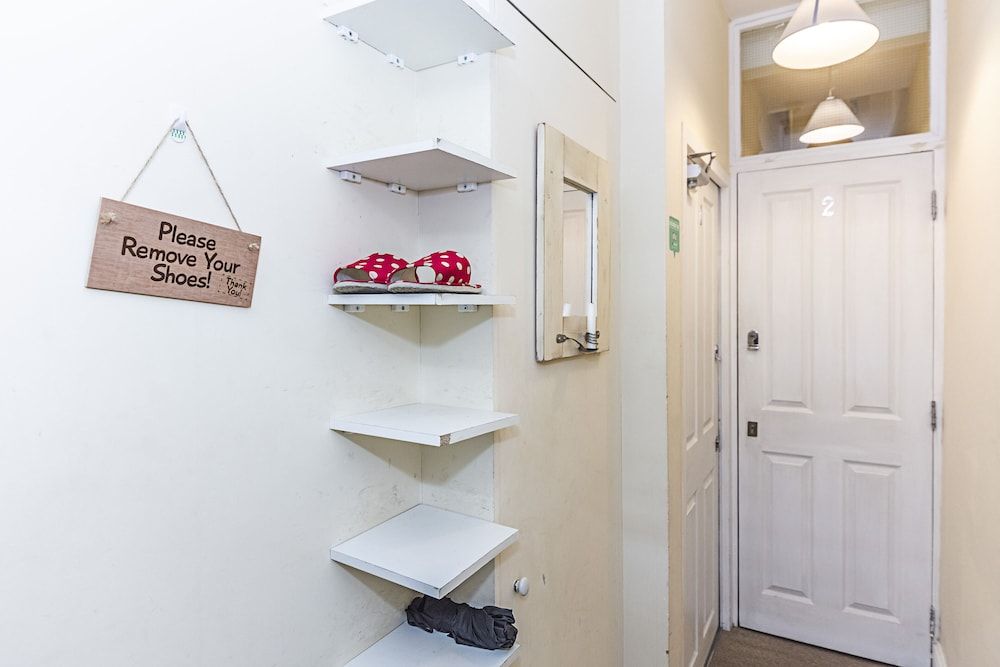 Greyhound Road Rooms Deluxe Room, 1 King Bed, Shared Bathroom (Room 3) 11