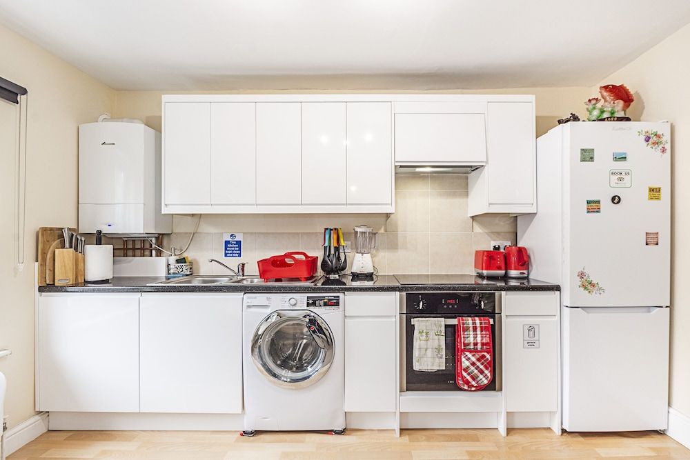 Greyhound Road Rooms Deluxe Room, 1 King Bed, Shared Bathroom (Room 3) 14