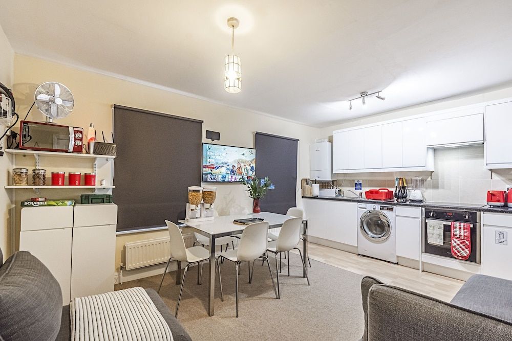 undefined Greyhound Road Rooms 8