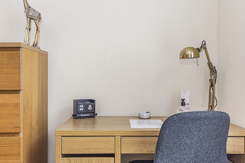 Greyhound Road Rooms Deluxe Room, 1 King Bed, Shared Bathroom (Room 3) 16