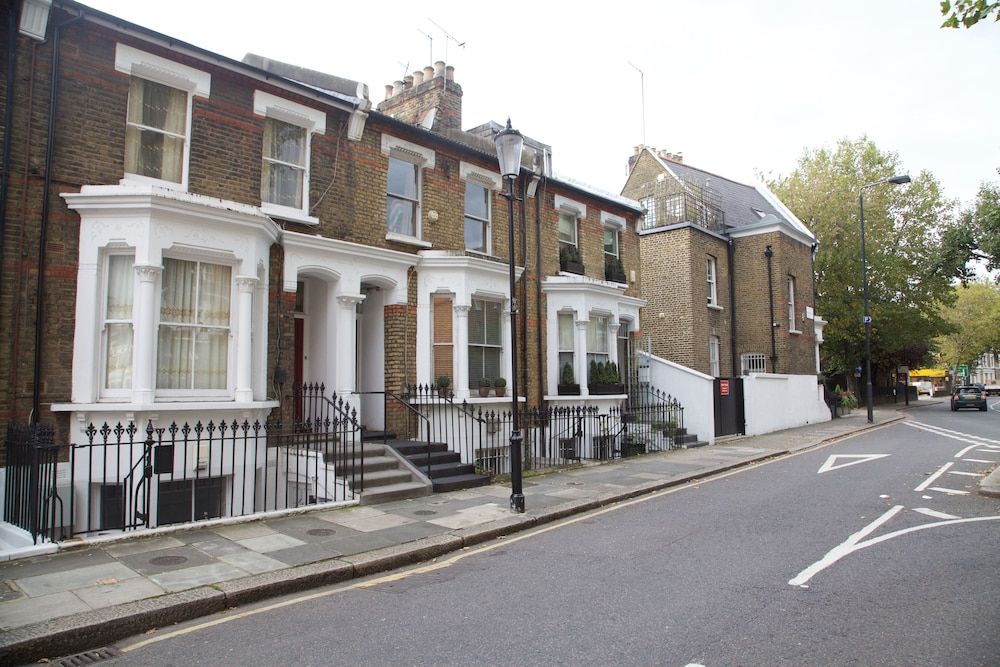 undefined 1 Bedroom Apartment near Kings Road 2
