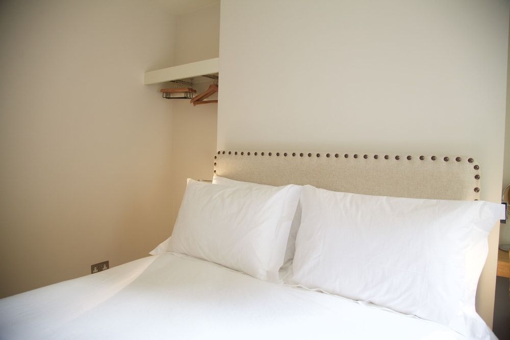 undefined 1 Bedroom Apartment near Kings Road 10