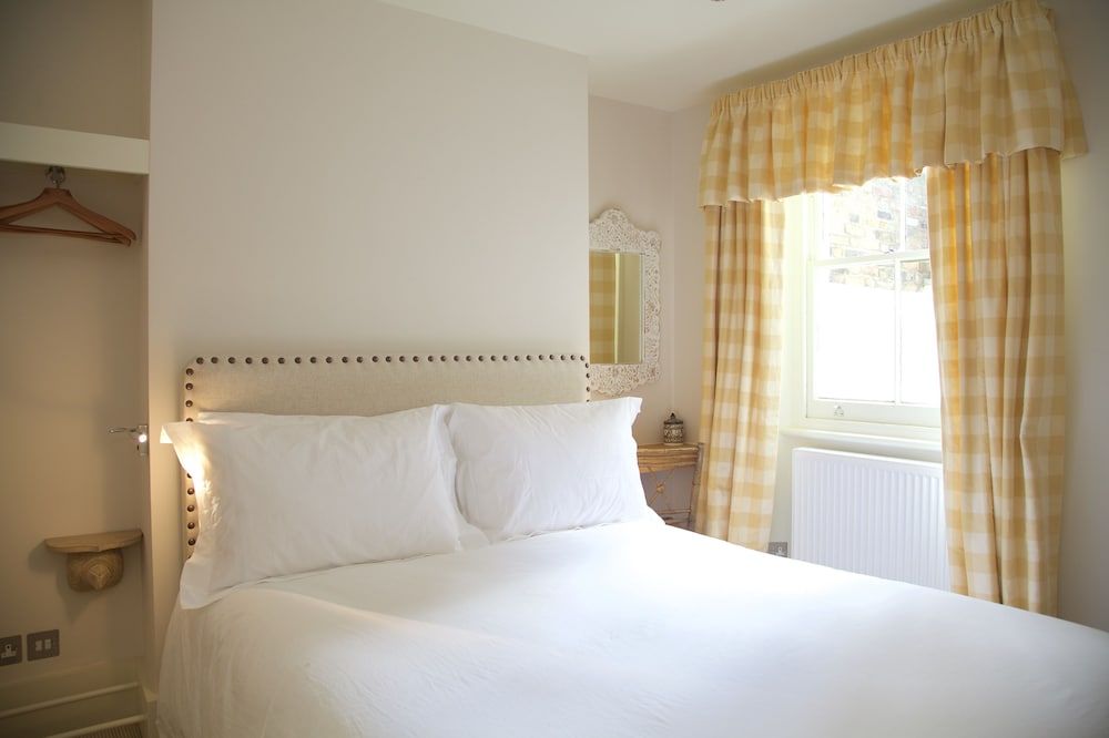 undefined 1 Bedroom Apartment near Kings Road 8