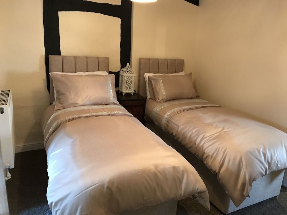 The Kings Arms Hotel Family Room 3