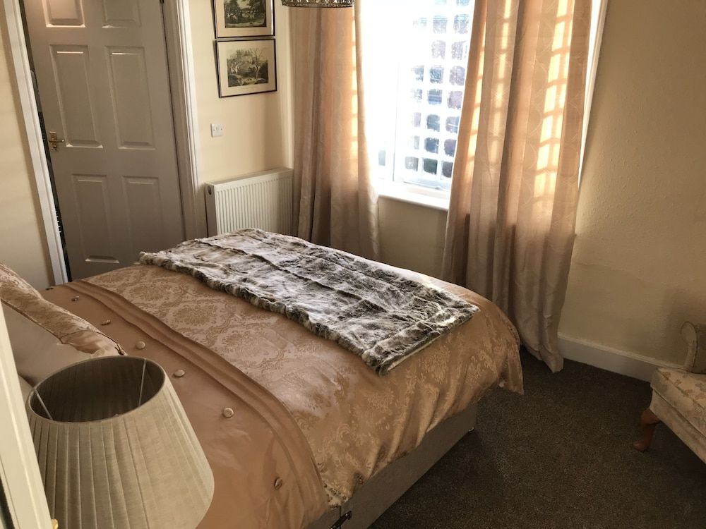 The Kings Arms Hotel Family Room 4